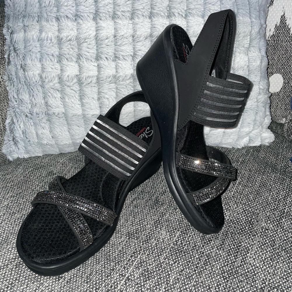 ⭐️BRAND NEW Sketchers memory foam wedges ⭐️